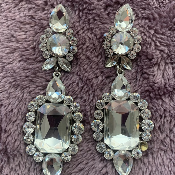 5 pairs - clear crystal earrings - Picture 3 of 6